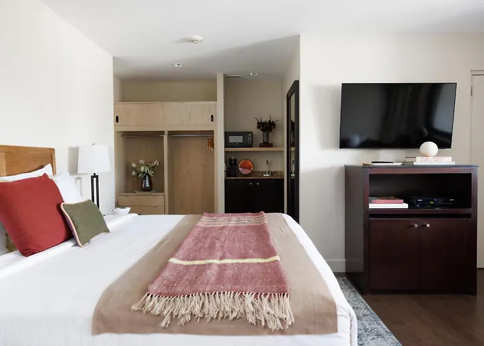 The Andrew Hotel